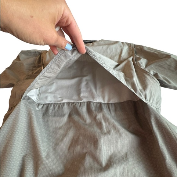 Patagonia Mens L Button-Up Shirt Gray Striped Outdoor Hiking Vented Back F113 - Picture 4 of 10